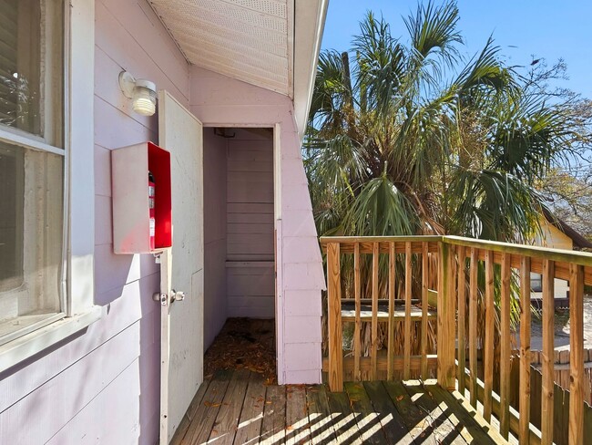 Building Photo - 1115 Highland St N