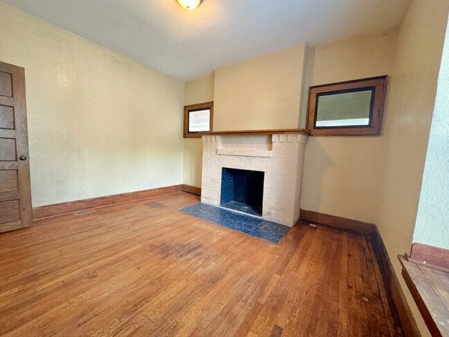 Building Photo - 6 Bedroom on Campus