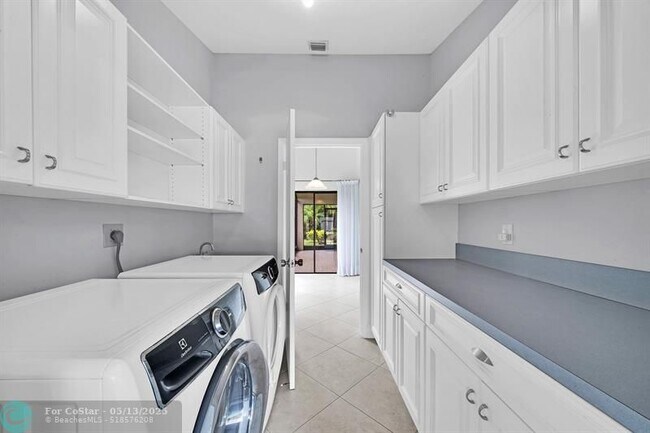 Building Photo - 23316 Water Cir
