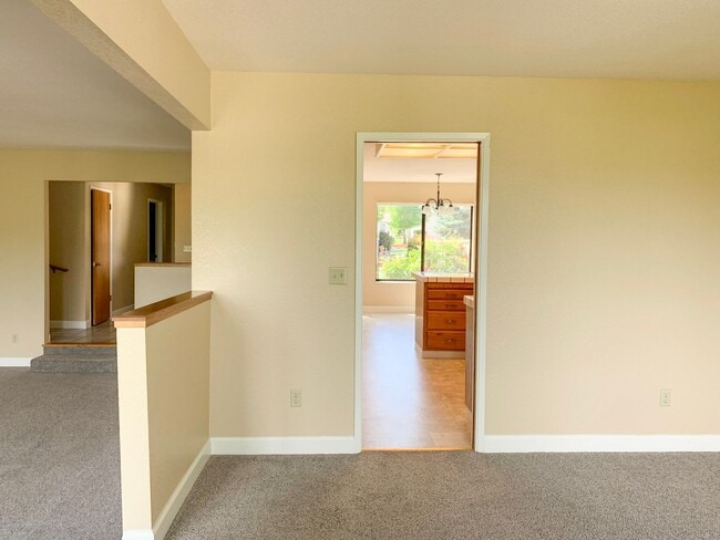 Building Photo - 2 Bedroom / 2.5 Bath Condo in Ridgemark