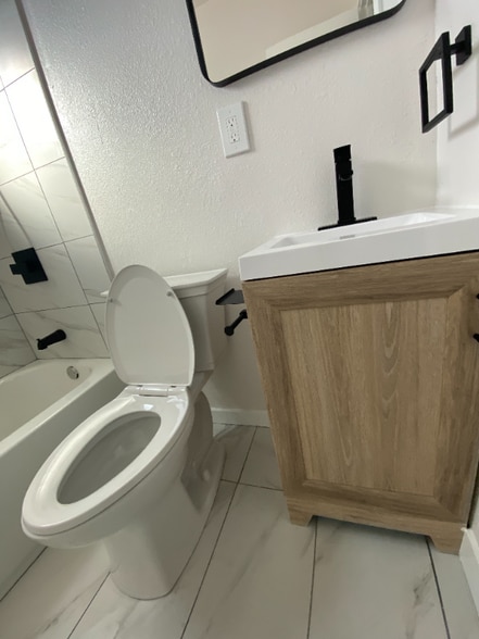 Building Photo - 1515-1515 E 20th St