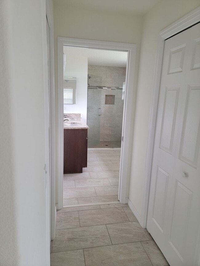 Building Photo - Gorgeous 2/2/2 + Den in Heritage Oaks!!!