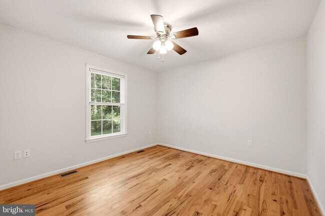 Building Photo - 101 Brier Rabbit Ct