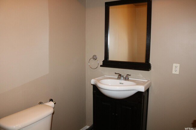 Building Photo - 3217 Ivy Park Dr