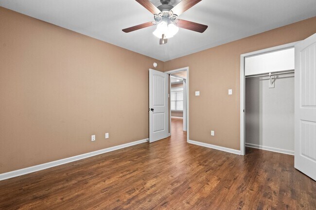 Building Photo - 2009 Ingleside Dr