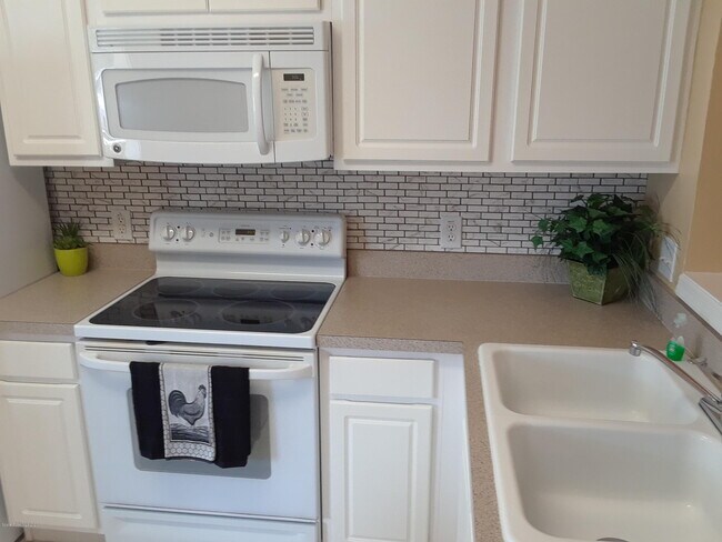 Building Photo - 1359 Hampton Park Ln