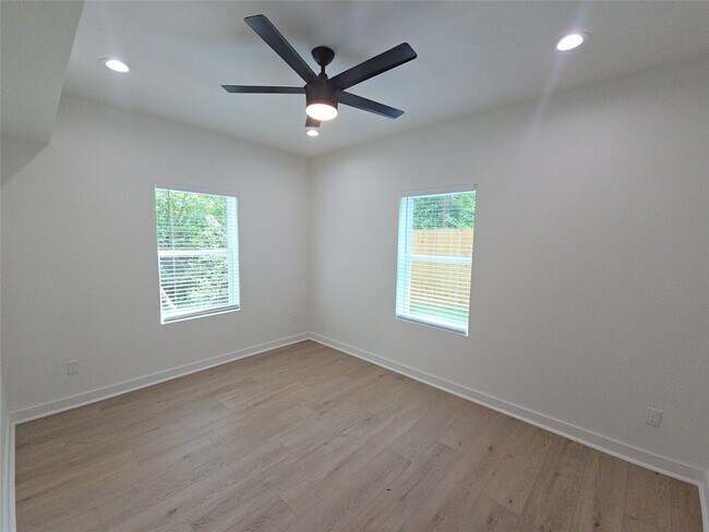 Building Photo - 8101 Venus St