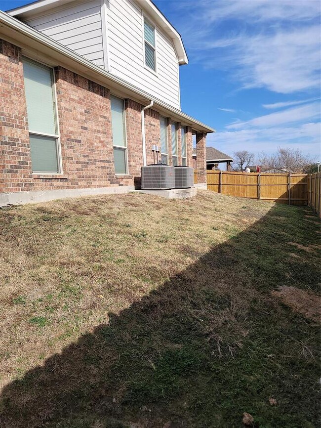 Building Photo - Stunning 4/3/2 in Weatherford coming soon