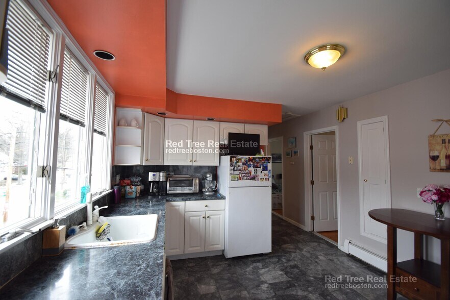 Building Photo - 416 Baker St