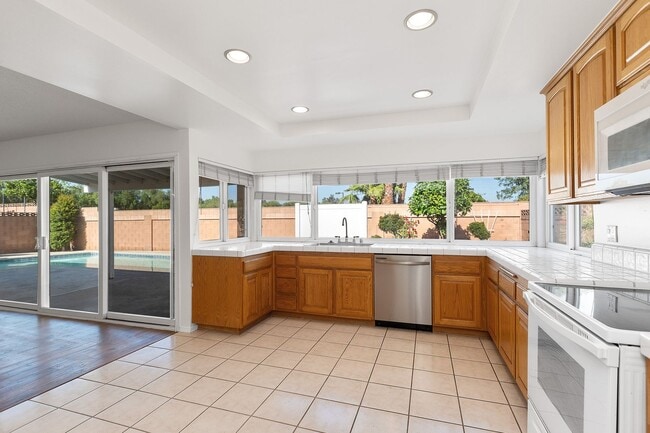 Building Photo - Stunning 4-Bedroom Simi Valley Home with P...