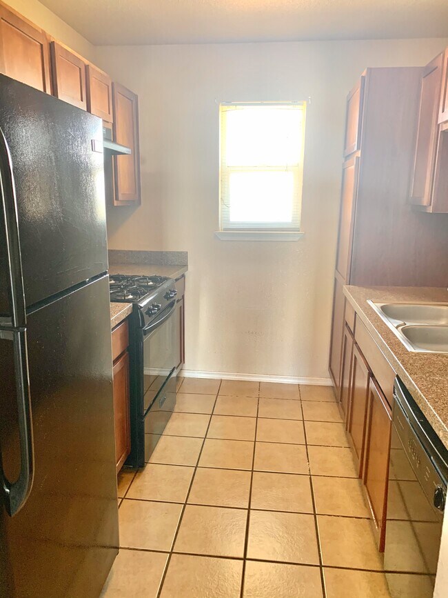 Building Photo - 7504 Howard St