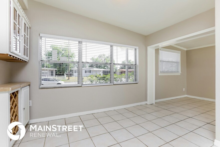 Building Photo - 6136 Bolling Dr