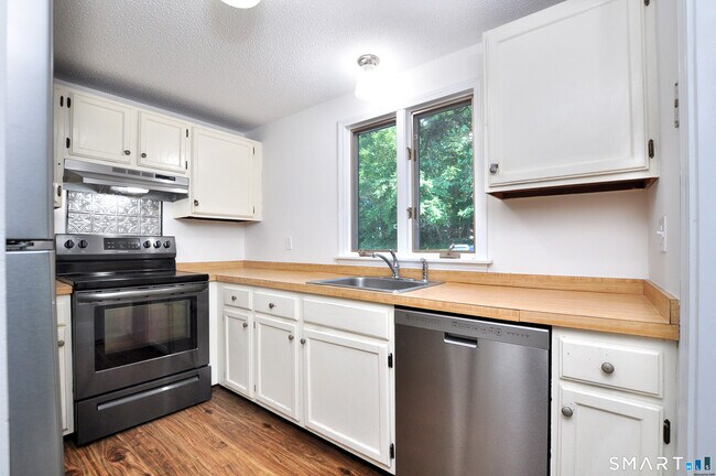 Building Photo - 45 River Colony