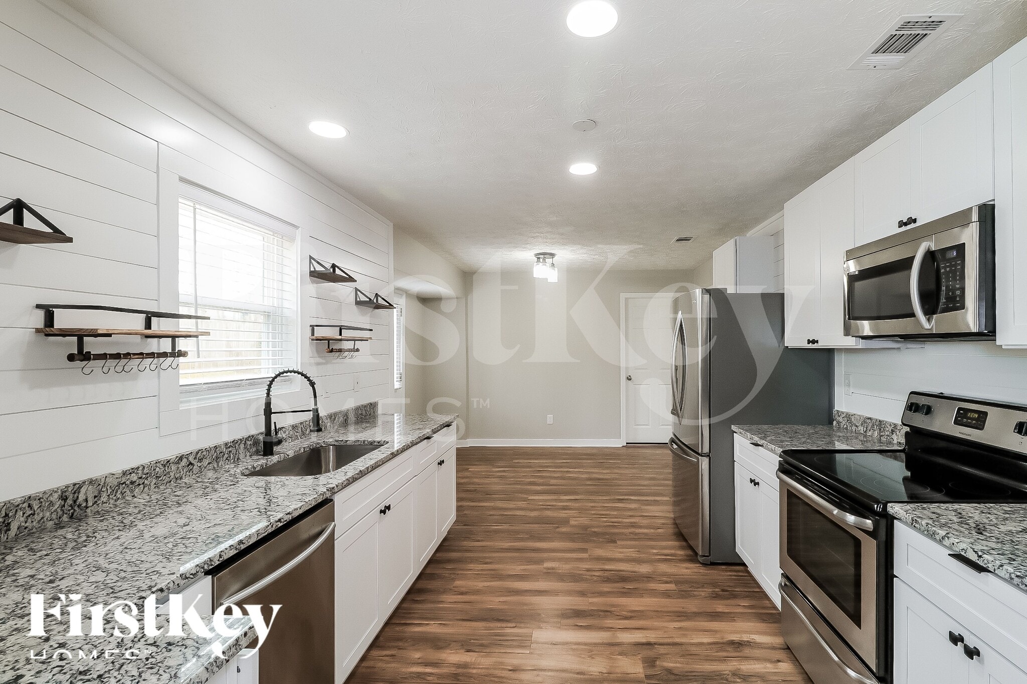 Building Photo - 1399 Ashbrook Dr NW