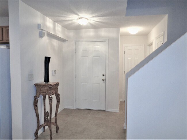 Building Photo - 1636 Pointe W Wy