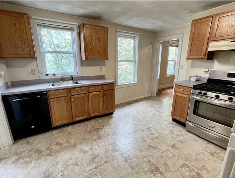 Building Photo - 296 Highland Ave