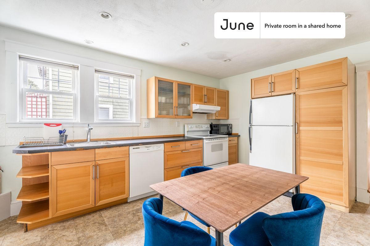 Building Photo - Room in Shared 4 bed/1.5 bath home