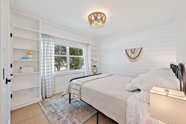 Building Photo - 1604 Seabrook Rd