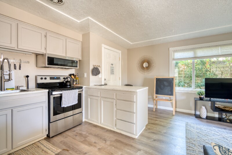 Building Photo - 4122-4128-4128 SE 65th Ave