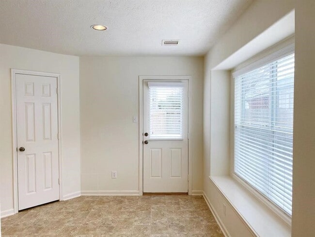 Building Photo - 20707 Fair Castle Dr