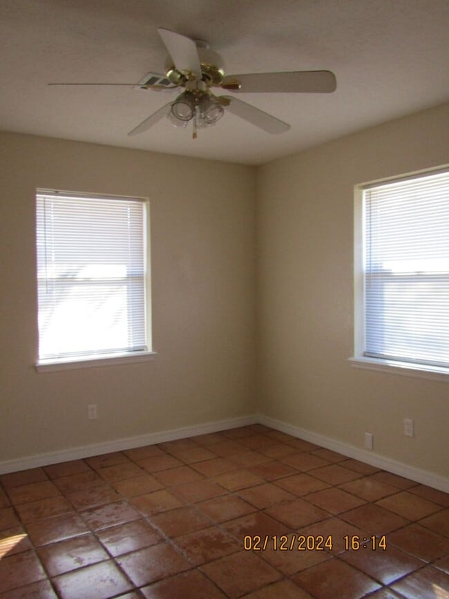 Building Photo - Home located in the Cache area!