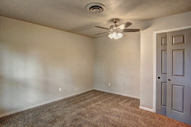 Building Photo - 1030 Monette Dr