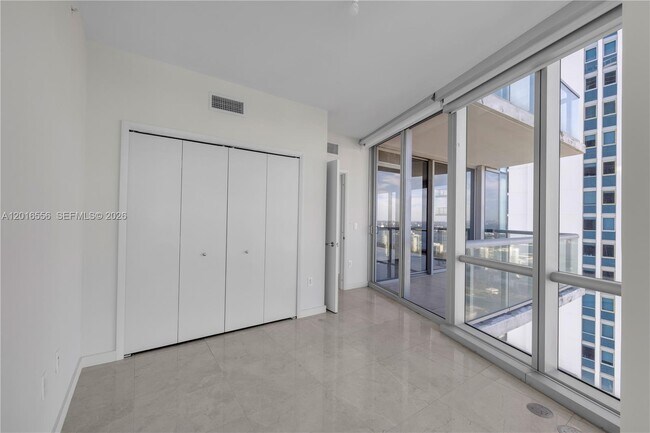 Building Photo - 17121 Collins Ave
