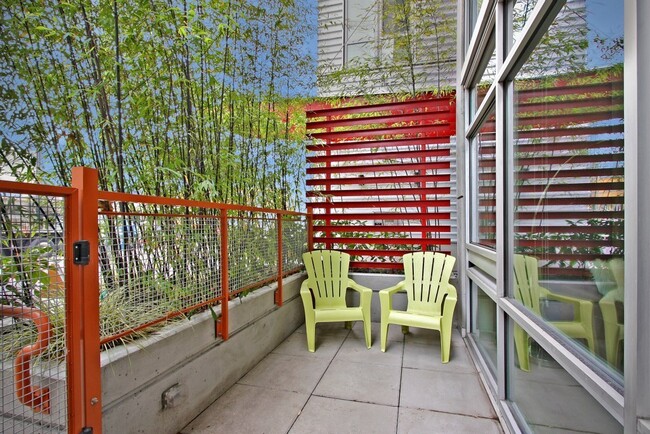 private patio - 401 9th Ave N