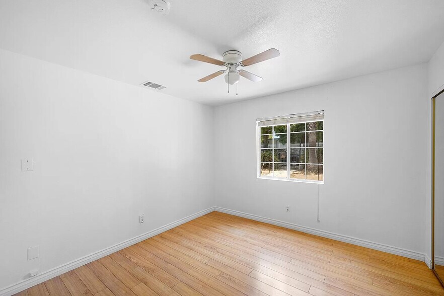 Building Photo - 14012 Sayre St