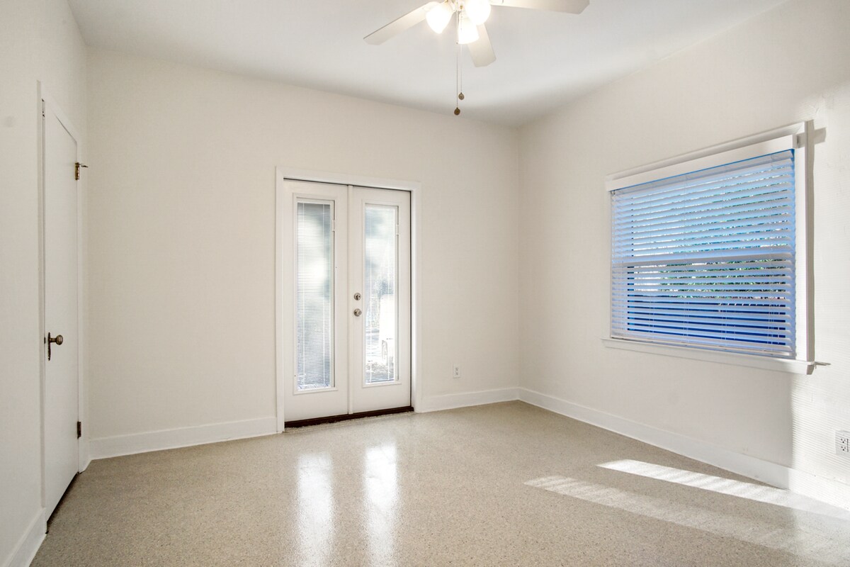 Building Photo - 1647 Lake Ella Dr