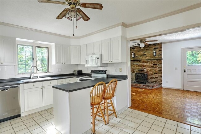 Building Photo - 25 Anoka Ave