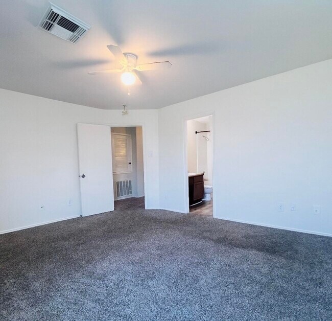 Building Photo - 21231 Linden House Ct