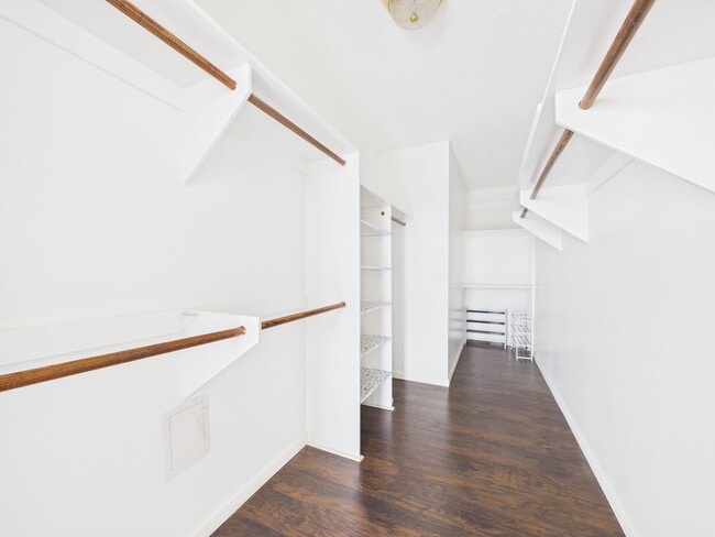 Building Photo - 5001 Woodway Dr