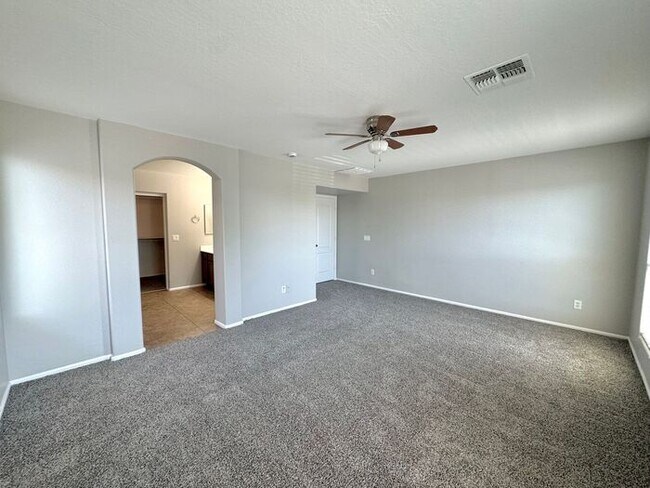 Building Photo - Stunning 4Bedrooms/2.5 Bath Home!