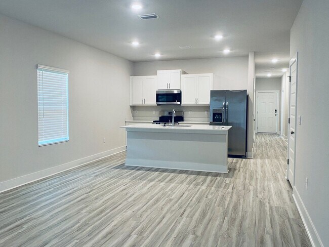 Building Photo - 9908 Starling Dr