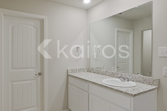 Building Photo - 416 Mango Dr