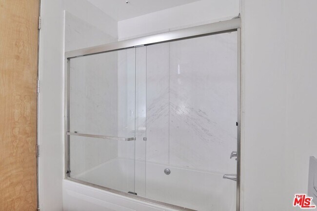 Building Photo - 1850 Industrial St