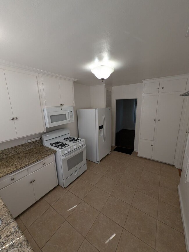 Building Photo - PC - 6673-6675 Amherst