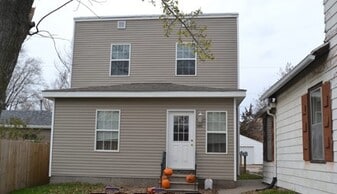 Building Photo - 1410 W 12th St