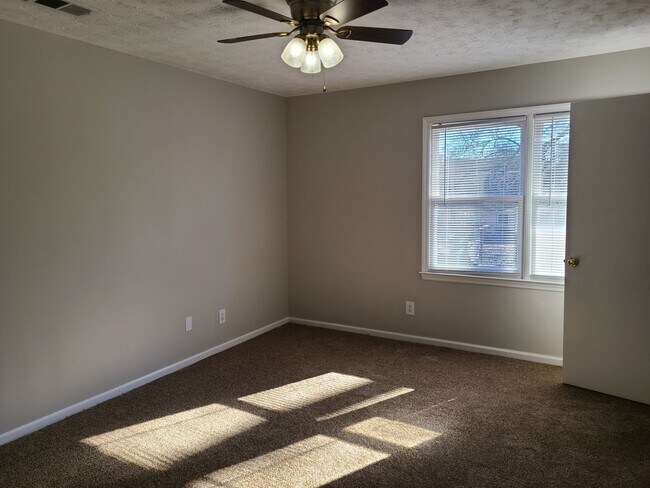 Building Photo - 21st St 1440** Raymer