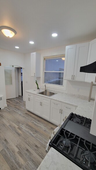 Building Photo - 7411 Park Ave