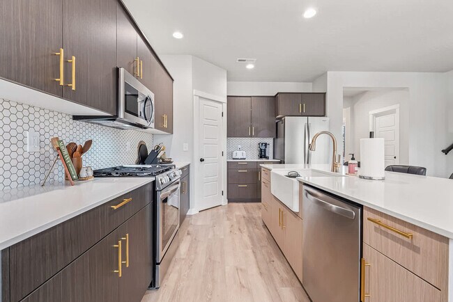 Building Photo - 10053 W Lyrical Dr