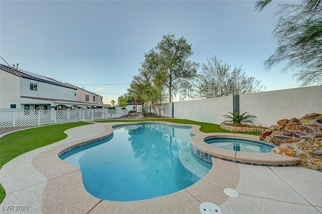 Building Photo - 5470 Logville St