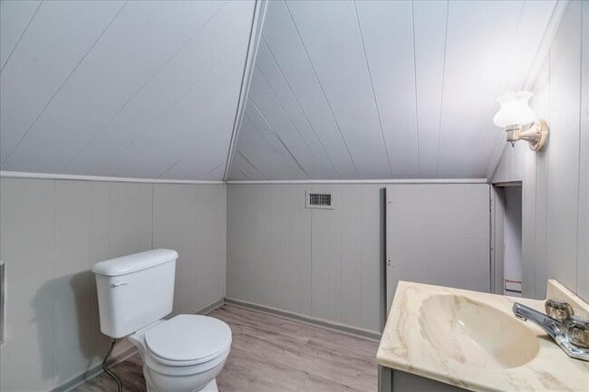 Building Photo - 6400 Cypress Rd