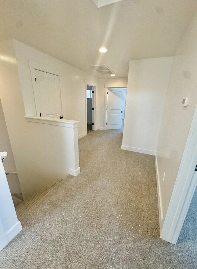 Building Photo - 5722 S Weehawken Ln