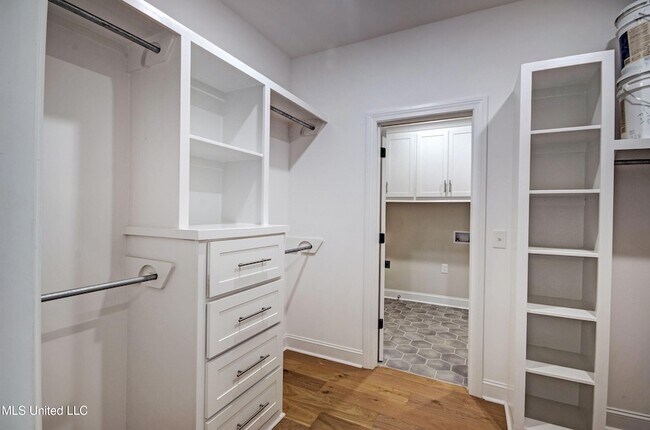 Building Photo - 117 Southern Oak Wy