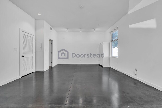 Building Photo - 6 South Ct