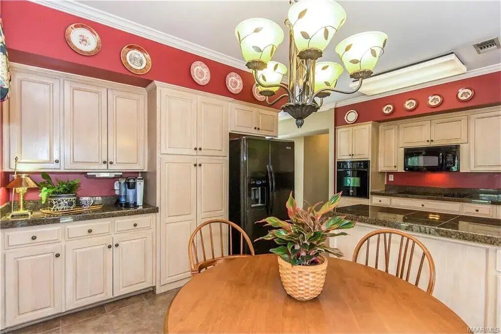 Building Photo - 2255 Vaughn Ln