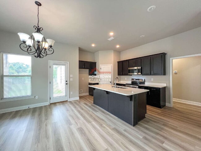 Building Photo - Beautiful 3 bedroom home centrally located...