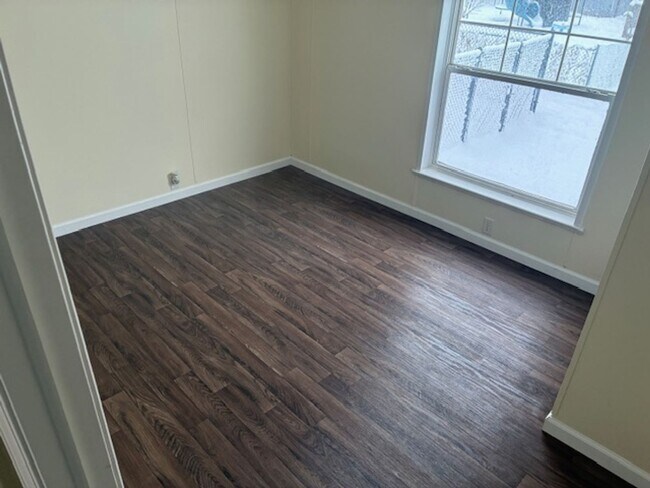 Building Photo - 3 Bedroom, 2 Bathroom Manufactured Home